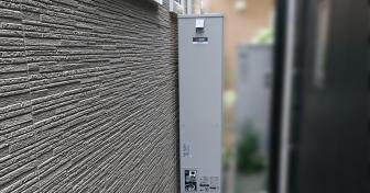 兵庫県明石市で三菱「SRT-W435Z」を設置～足場を作成して狭小スペースのEQを交換～＜エコキュート交換工事例＞
