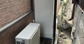 奈良県生駒郡三郷町でダイキン「EQ37WFV」を設置～足場を作成して狭小スペースのタンクを交換～＜エコキュート交換工事例＞