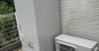 神奈川県秦野市で三菱「SRT‐W375」を設置～フェンスを脱着して搬入経路を確保＜エコキュート交換工事例＞