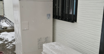 宮城県大崎市で日立「BHP-F46TU」を設置～雪のなか電気温水器からの交換～＜エコキュート交換工事例＞