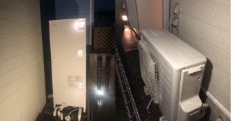 東京都稲城市で日立「BHP-F37TU」を設置～突然の故障に即日対応＆雨の中で交換～＜エコキュート交換工事例＞